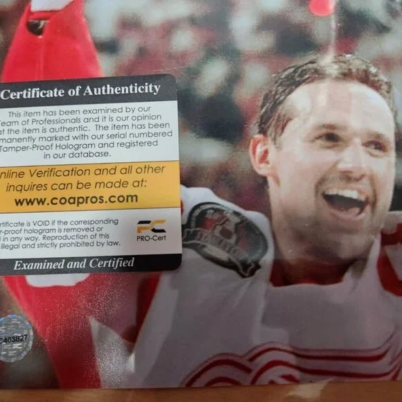 Steve Yzerman signed 8x10 Photo w/COA (Detroit Red Wings)